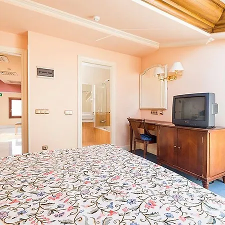 Отель Tryp Bilbao 3*